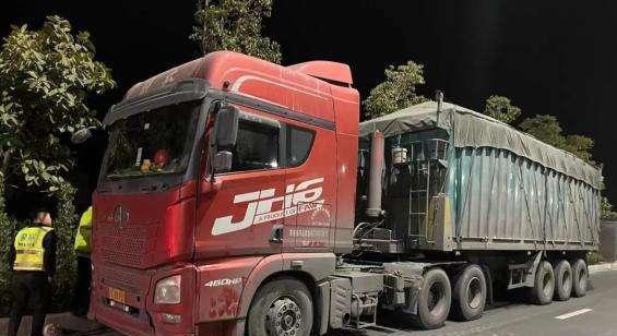 爆料卡车夫妻视频大全集,揭秘货车夫妻的温馨日常 第2张 爆料卡车夫妻视频大全集,揭秘货车夫妻的温馨日常 第2张